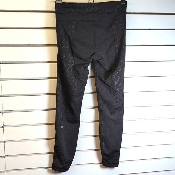Lululemon Inspire Tight II Animal Swirl Embossed Black / Black Size 4 EUC - Picture 8 of 11
